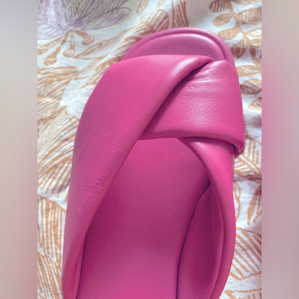 Pink Leather Slide Sandals from Nordstrom. NWT.  Never worn. Soft & Cushy.Size 7 - Picture 3 of 16